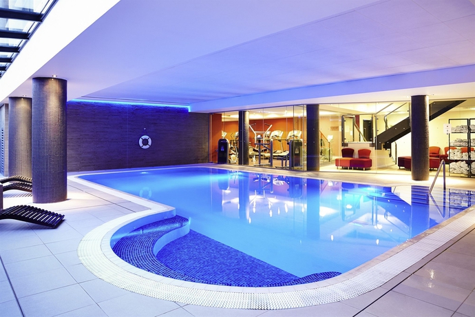 Imagen de la piscina del Hotel Novotel Edinburgh Park. Foto 16