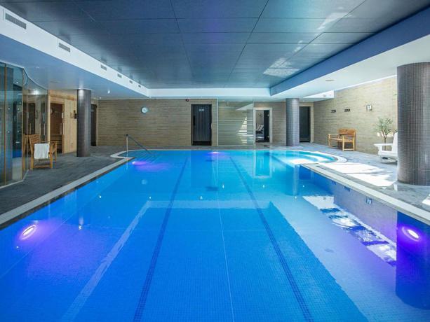 Imagen de la piscina del Hotel Novotel Edinburgh Park. Foto 12