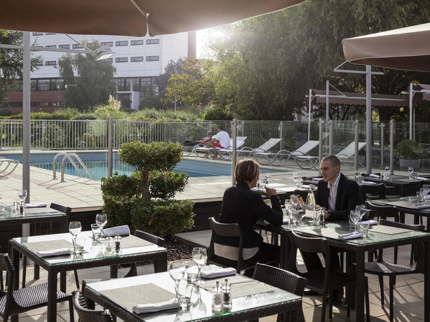 Imagen del bar/restaurante del Hotel Novotel Evry Courcouronnes. Foto 7