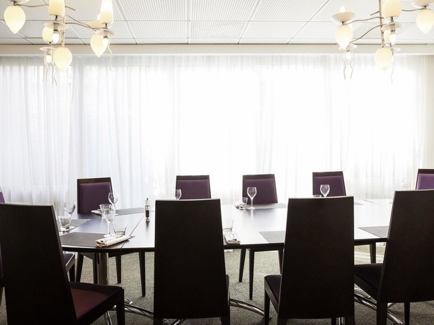 Imagen del bar/restaurante del Hotel Novotel Evry Courcouronnes. Foto 8