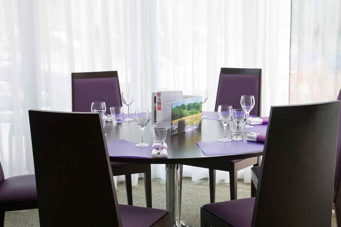 Imagen del bar/restaurante del Hotel Novotel Evry Courcouronnes. Foto 9