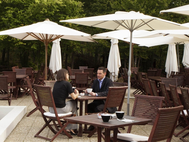 Imagen del bar/restaurante del Hotel Novotel Fontainebleau Ury. Foto 4