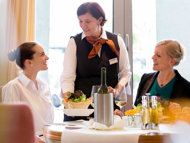 Imagen del bar/restaurante del Hotel Novotel Freiburg Am Konzerthaus. Foto 8