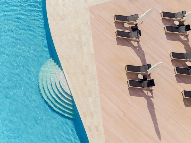 Imagen de la piscina del Hotel Novotel Fujairah. Foto 18