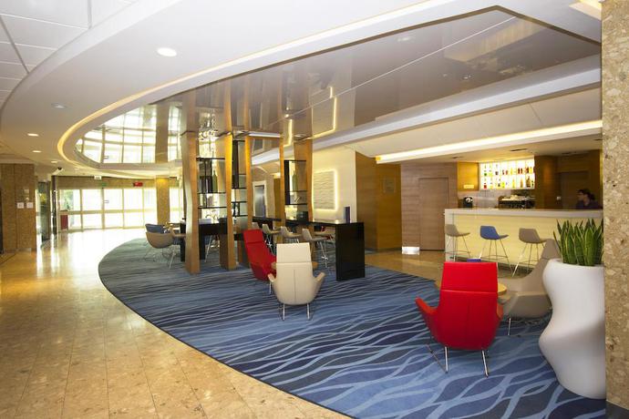 Imagen de los interiores del Hotel Novotel Gdansk Marina. Foto 8
