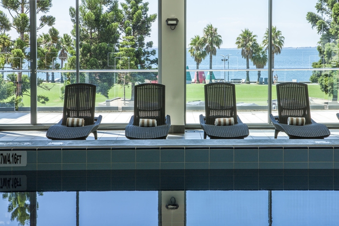 Imagen de la piscina del Hotel Novotel Geelong. Foto 11