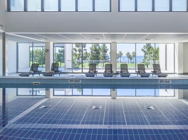 Imagen de la piscina del Hotel Novotel Geelong. Foto 14