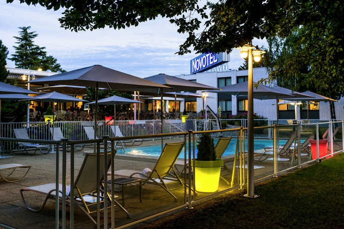 Imagen de la piscina del Hotel Novotel Geneve Aeroport. Foto 16