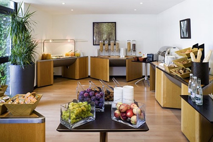 Imagen del bar/restaurante del Hotel Novotel Geneve Aeroport. Foto 11