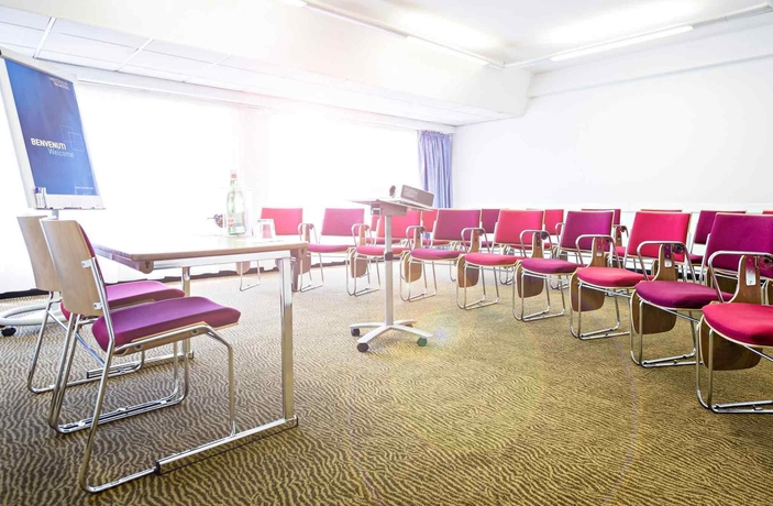 Imagen de los interiores del Hotel Novotel Genova City. Foto 16