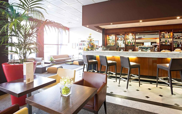 Imagen del bar/restaurante del Hotel Novotel Genova City. Foto 12