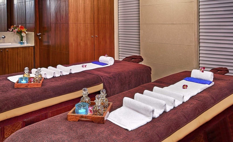 Imagen de la piscina del Hotel Novotel Goa Candolim. Foto 13