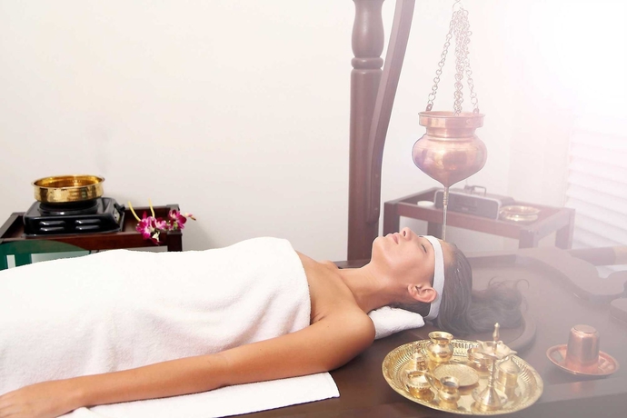 Imagen de la piscina del Hotel Novotel Goa Candolim. Foto 16