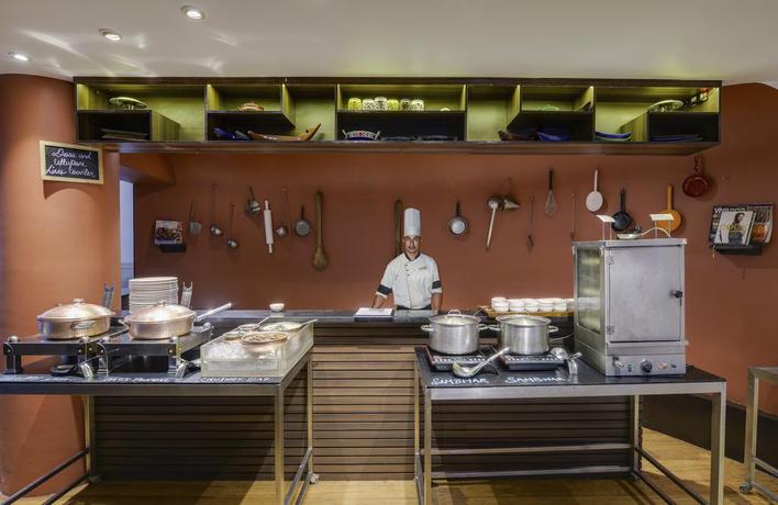 Imagen de los interiores del Hotel Novotel Goa Resort and Spa. Foto 11