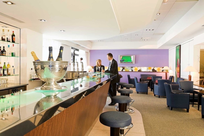Imagen del bar/restaurante del Hotel Novotel Grenoble Centre. Foto 7