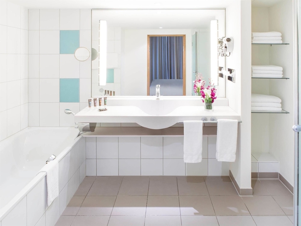 Imagen de la habitación del Hotel Novotel Hamburg City Alster. Foto 12