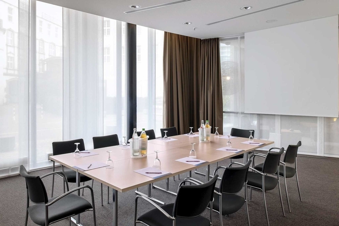 Imagen de los interiores del Hotel Novotel Hannover. Foto 12