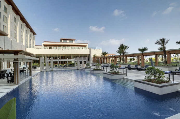 Imagen de la piscina del Hotel Novotel Hyderabad Airport. Foto 10