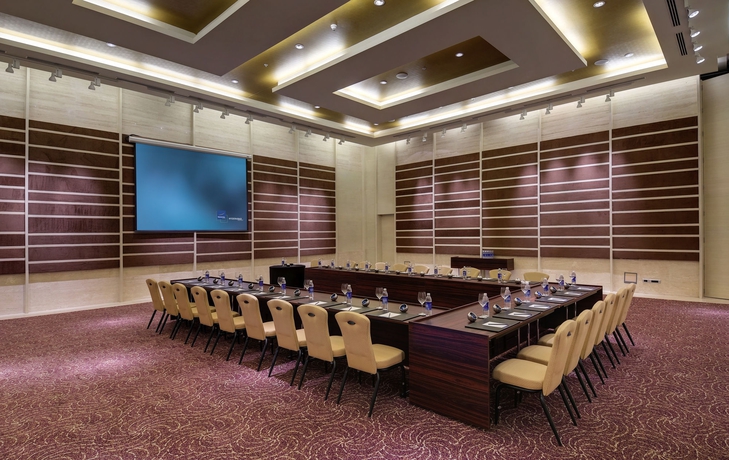 Imagen de los interiores del Hotel Novotel Hyderabad Airport. Foto 7