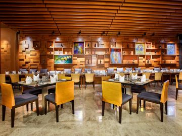 Imagen del bar/restaurante del Hotel Novotel Inle Lake Myat Min. Foto 2