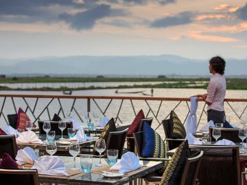 Imagen del bar/restaurante del Hotel Novotel Inle Lake Myat Min. Foto 3