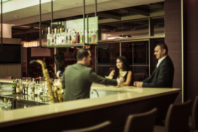 Imagen del bar/restaurante del Hotel Novotel Istanbul Zeytinburnu. Foto 7