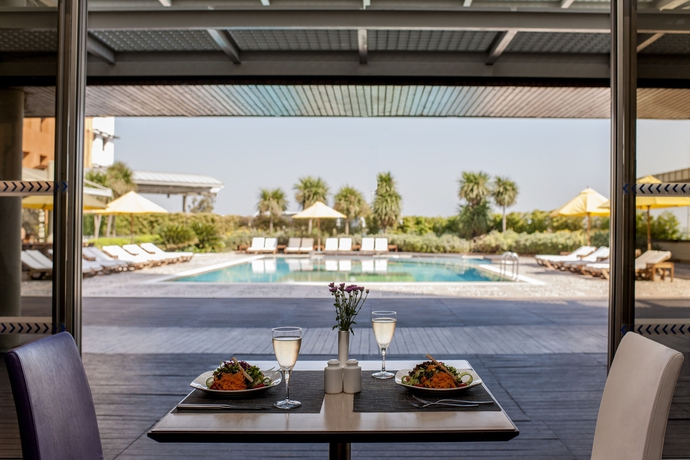 Imagen del bar/restaurante del Hotel Novotel Istanbul Zeytinburnu. Foto 9