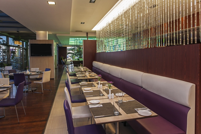 Imagen del bar/restaurante del Hotel Novotel Istanbul Zeytinburnu. Foto 10