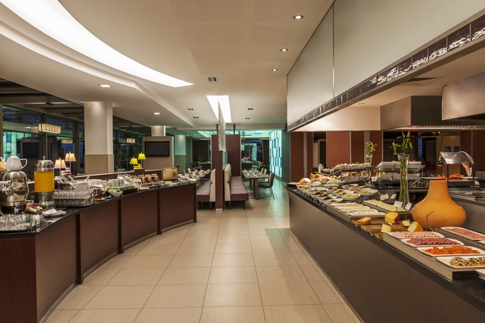 Imagen del bar/restaurante del Hotel Novotel Istanbul Zeytinburnu. Foto 11