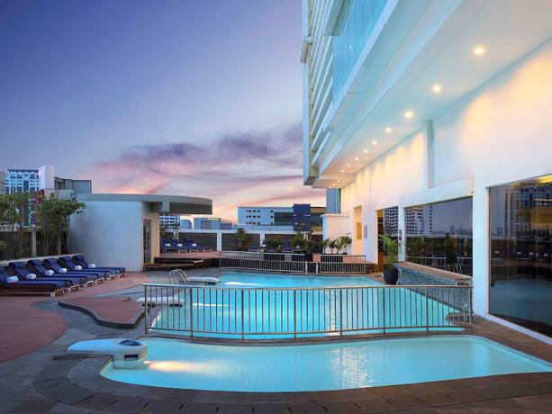 Imagen de la piscina del Hotel Novotel Jakarta Gajah Mada. Foto 13