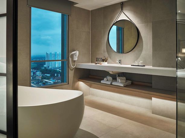 Imagen de la habitación del Hotel Novotel Karawang. Foto 5