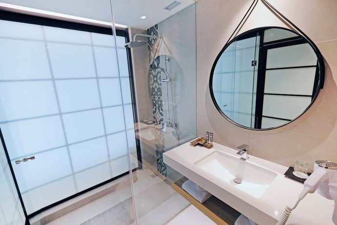 Imagen de la habitación del Hotel Novotel Karawang. Foto 14