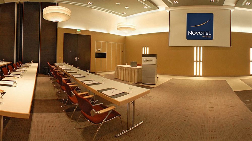 Imagen de los interiores del Hotel Novotel Karlsruhe City. Foto 14