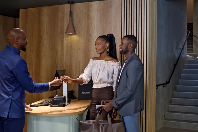 Imagen de los interiores del Hotel Novotel Kinshasa La Gombe. Foto 19