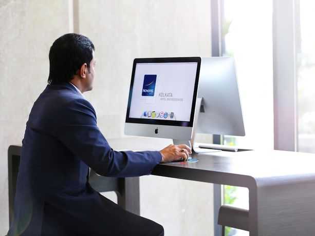 Imagen del bar/restaurante del Hotel Novotel Kolkata and Residences. Foto 2