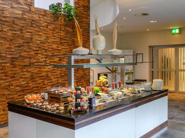 Imagen del bar/restaurante del Hotel Novotel K&ouml;ln City. Foto 2