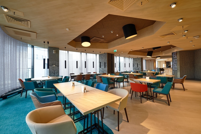 Imagen del bar/restaurante del Hotel Novotel Krasnoyarsk Center. Foto 2