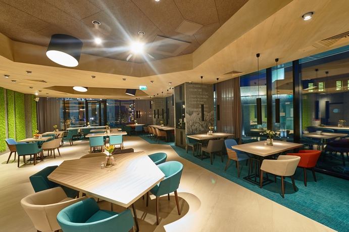 Imagen del bar/restaurante del Hotel Novotel Krasnoyarsk Center. Foto 3