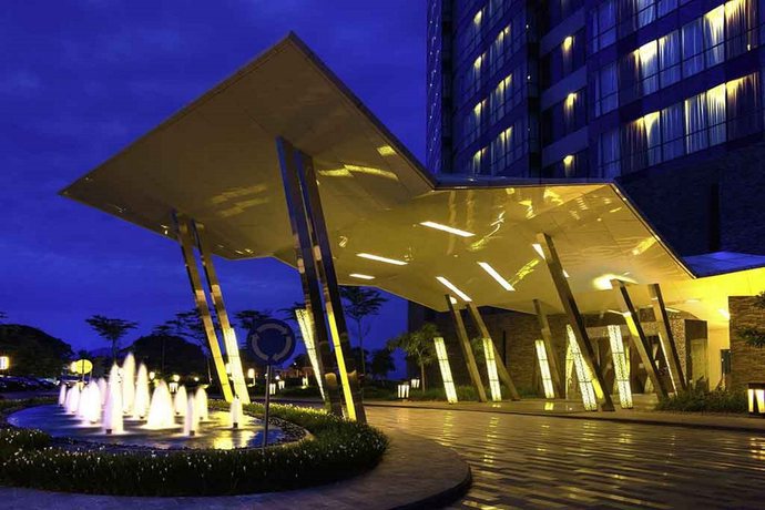 Imagen de los exteriores del Hotel Novotel Lampung. Foto 14