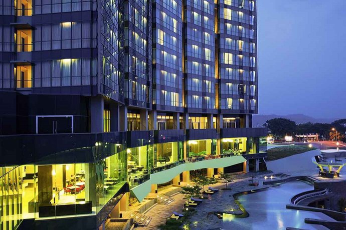 Imagen de los exteriores del Hotel Novotel Lampung. Foto 15