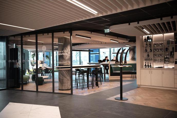 Imagen de los interiores del Hotel Novotel Le Havre Centre Gare. Foto 9