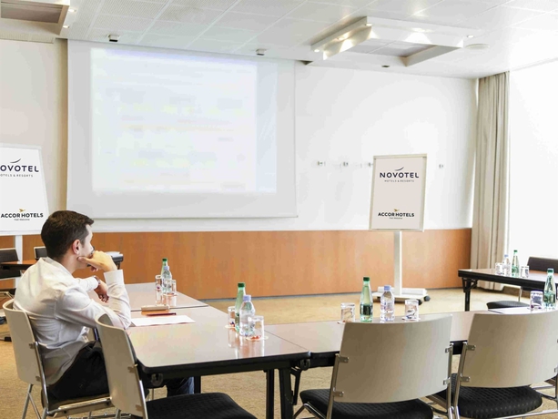 Imagen de los interiores del Hotel Novotel Le Mans. Foto 15