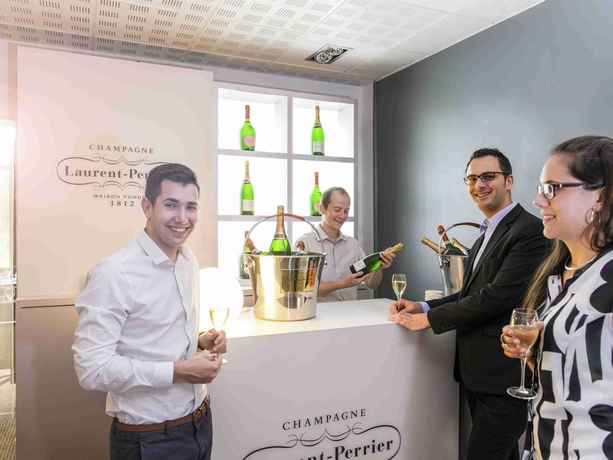 Imagen del bar/restaurante del Hotel Novotel Le Mans. Foto 6