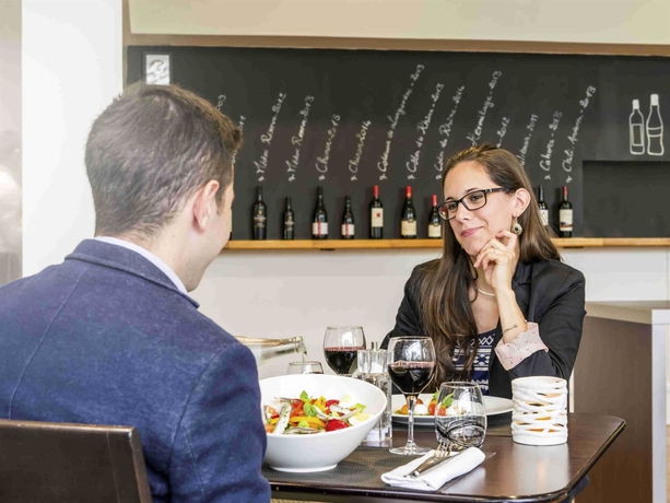 Imagen del bar/restaurante del Hotel Novotel Le Mans. Foto 10