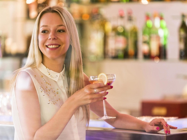 Imagen del bar/restaurante del Hotel Novotel Leeds Centre. Foto 7