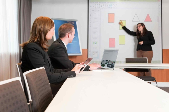 Imagen de los interiores del Hotel Novotel Leuven Centrum. Foto 13