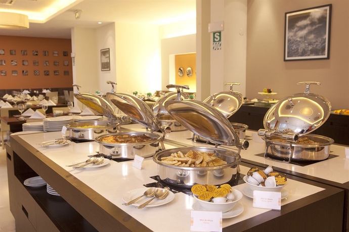 Imagen del bar/restaurante del Hotel Novotel Lima San Isidro. Foto 6