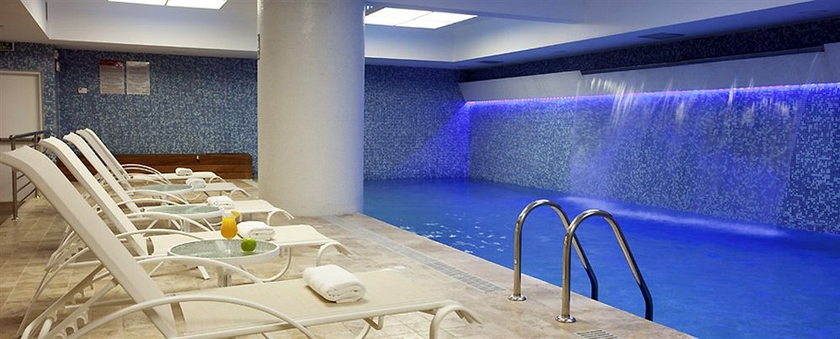 Imagen de la piscina del Hotel Novotel Lima San Isidro. Foto 16