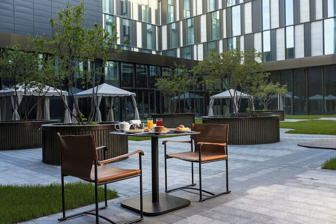 Imagen general del Hotel Novotel Living Almaty Jetisu. Foto 10