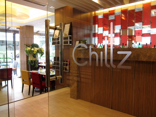 Imagen del bar/restaurante del Hotel Novotel Living Bangkok Sukhumvit Legacy. Foto 3